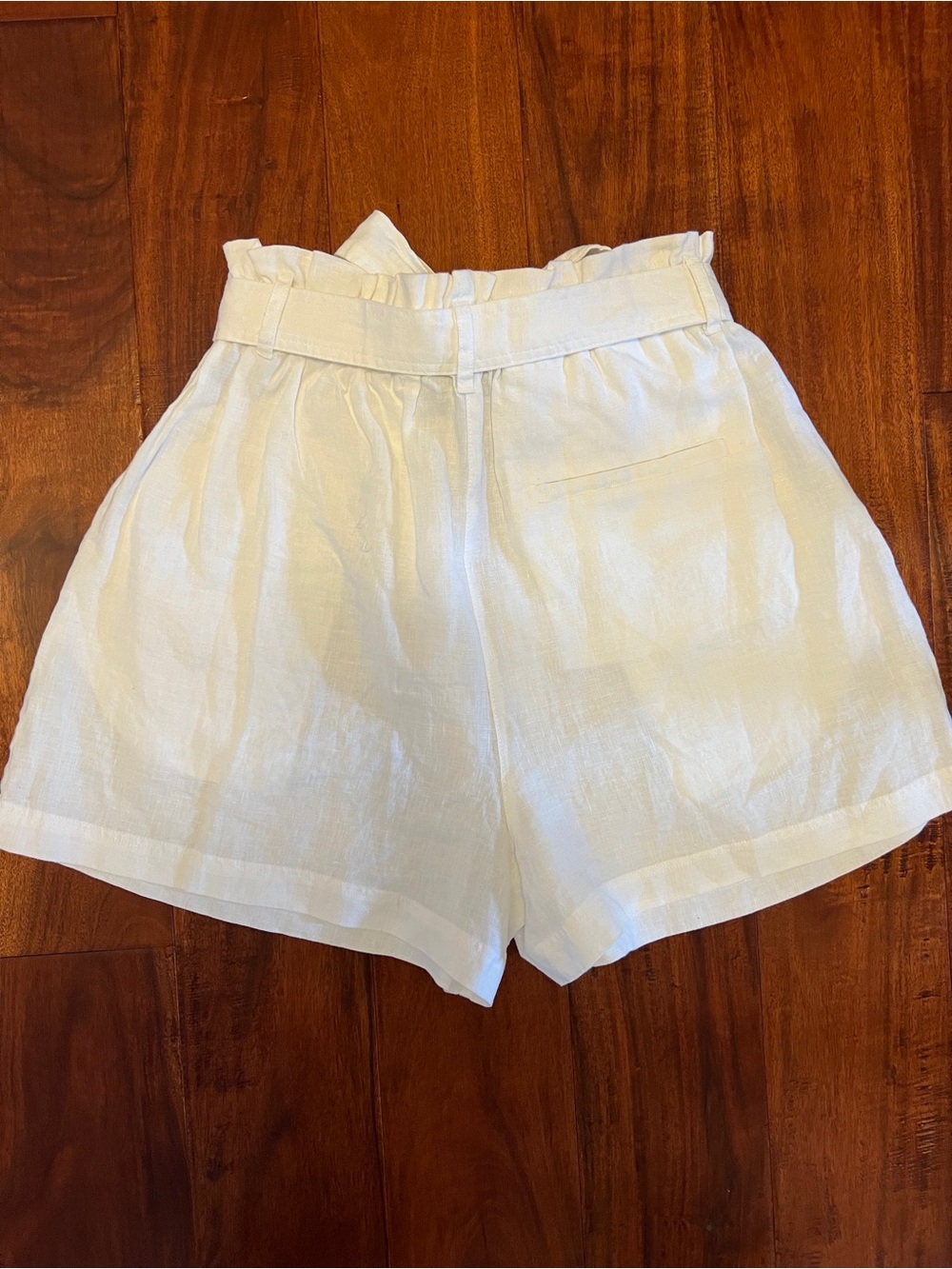 High-Waisted White Paperbag Linen Shorts with Tie Waist - Picture 2 of 4
